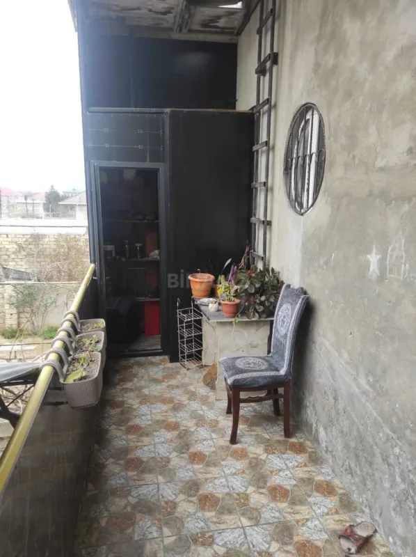 Satılır 8 otaqlı həyət evi 180 m²