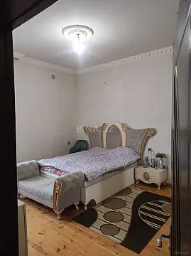 Satılır 8 otaqlı həyət evi 180 m²