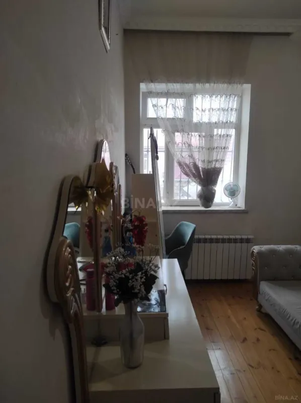 Satılır 8 otaqlı həyət evi 180 m²