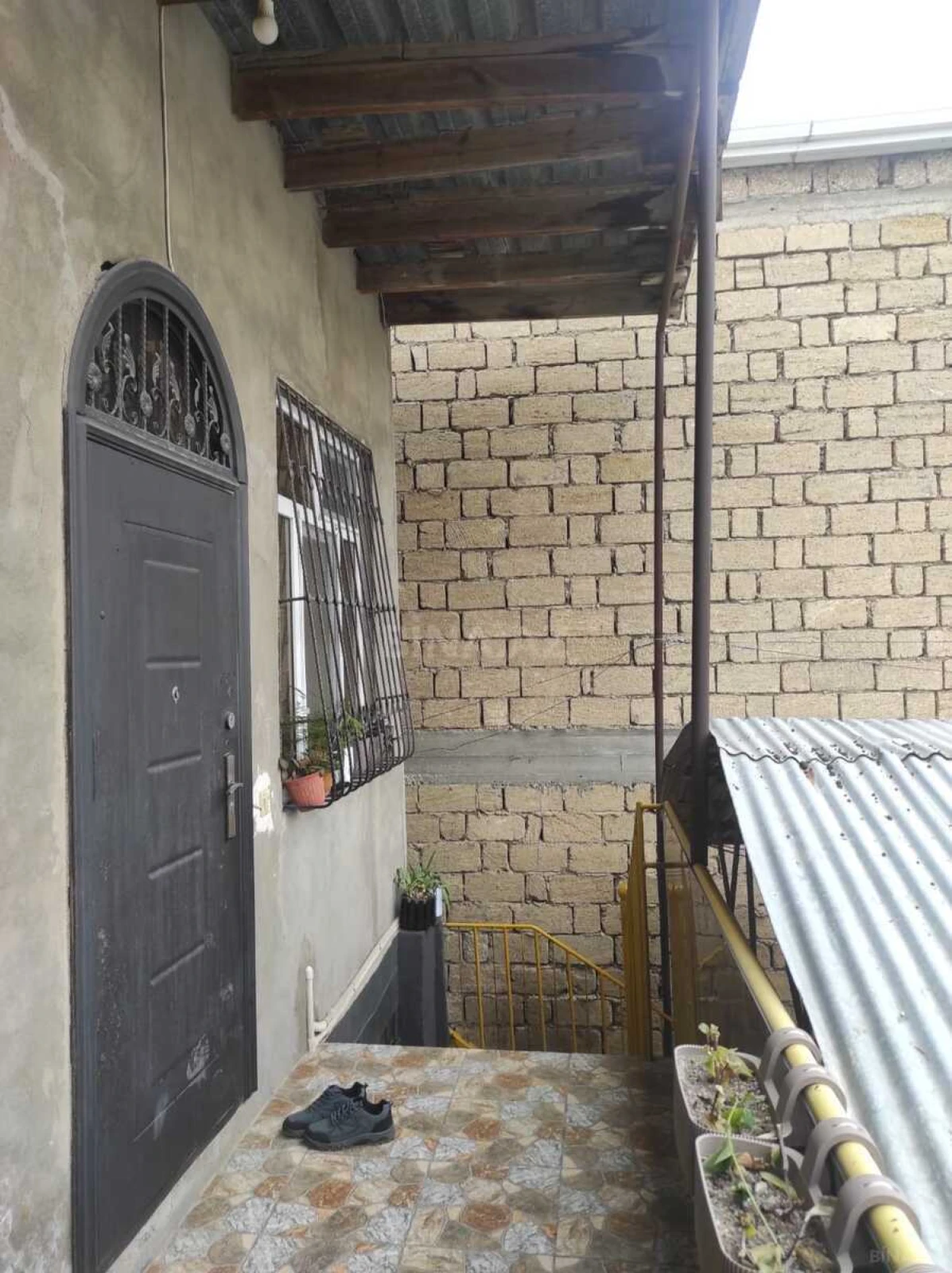 Satılır 8 otaqlı həyət evi 180 m²