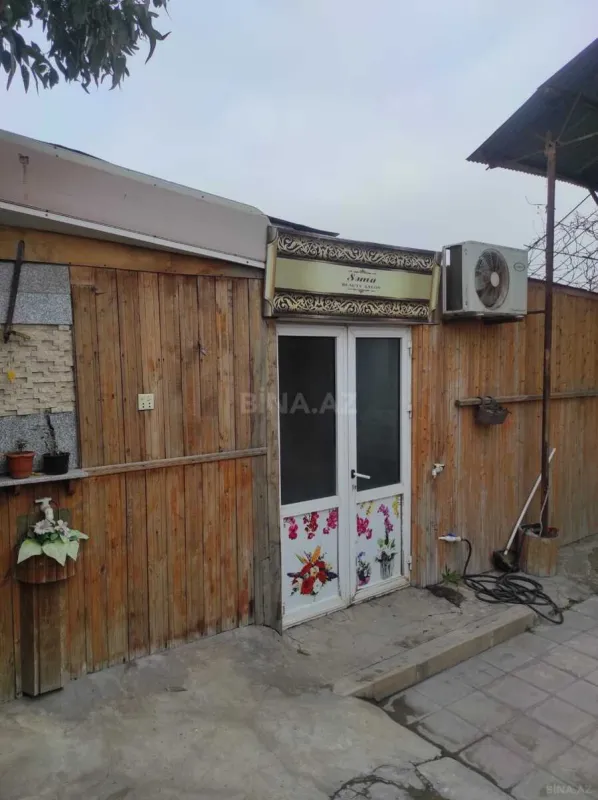 Satılır 8 otaqlı həyət evi 180 m²