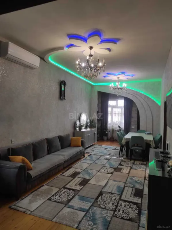Satılır 8 otaqlı həyət evi 180 m²