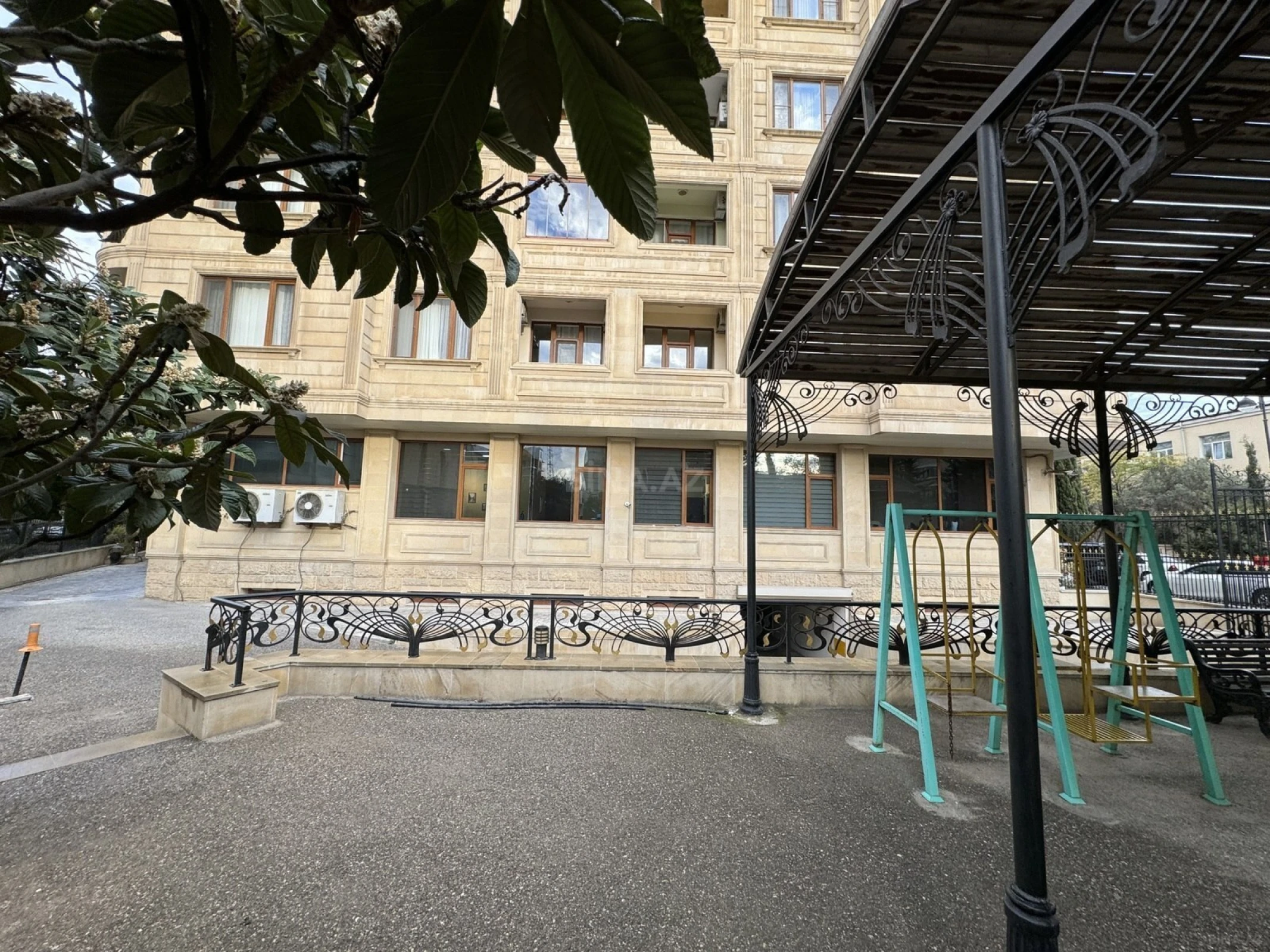 Kirayə verilir 3 otaqlı mənzil 160 m²