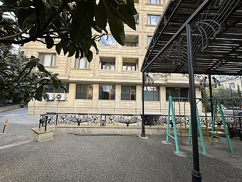 Kirayə verilir 3 otaqlı mənzil 160 m²