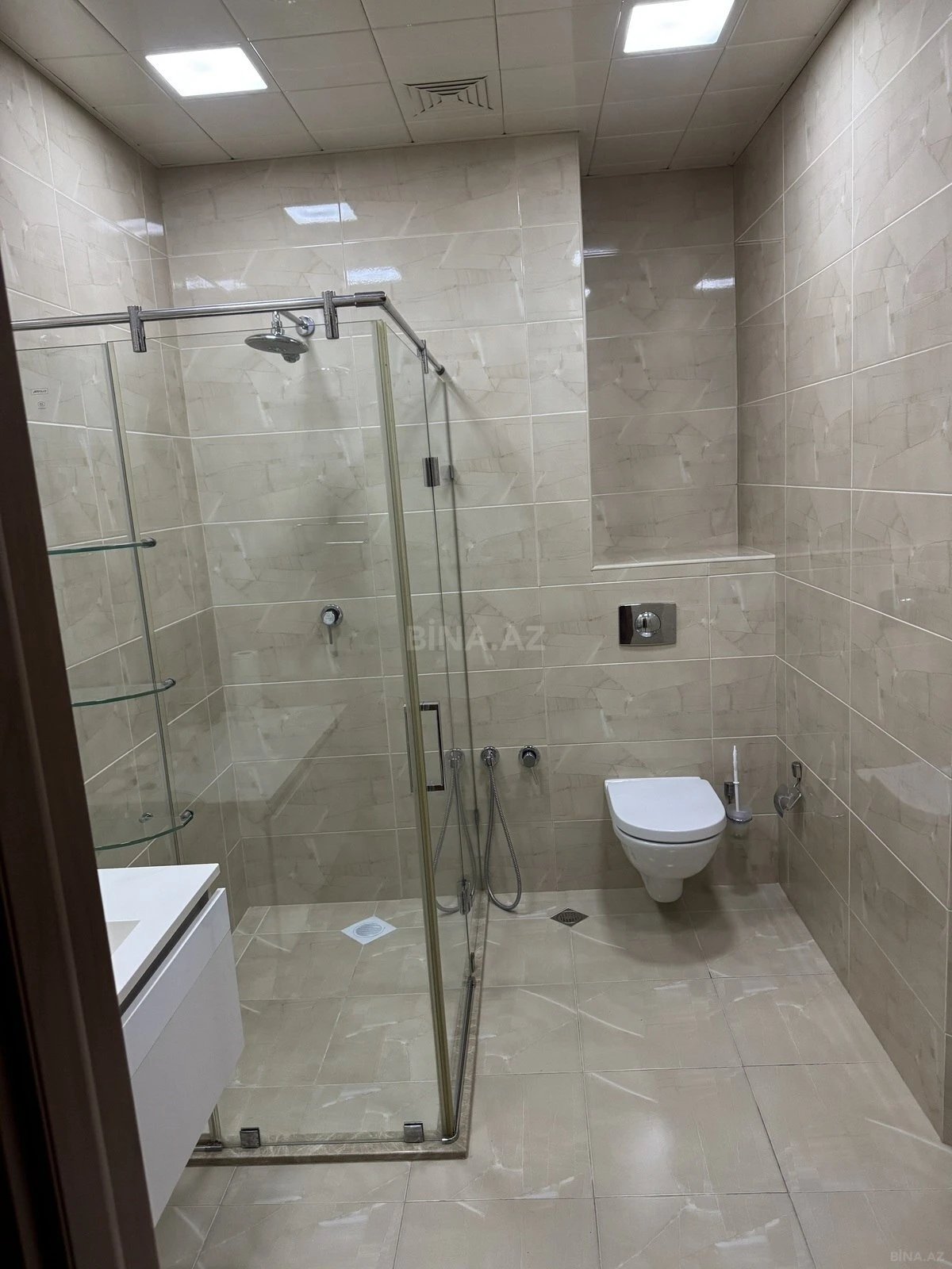 Kirayə verilir 3 otaqlı mənzil 160 m²