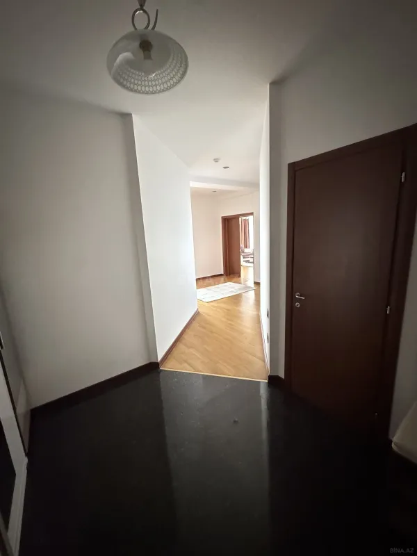 Kirayə verilir 3 otaqlı mənzil 160 m²