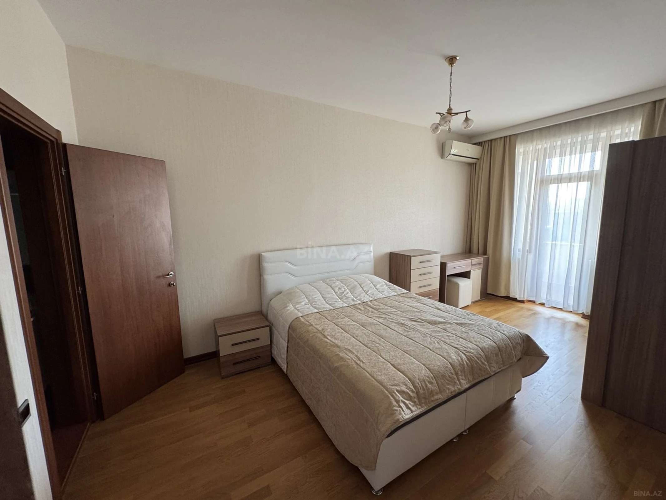 Kirayə verilir 3 otaqlı mənzil 160 m²