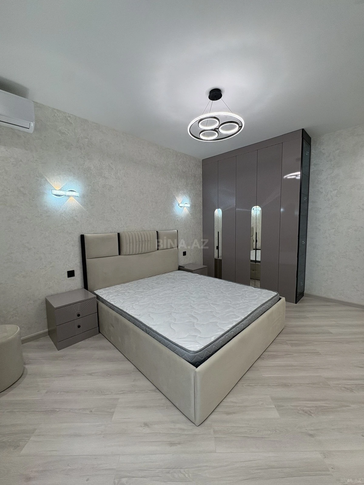 Satılır 2 otaqlı mənzil 80 m²
