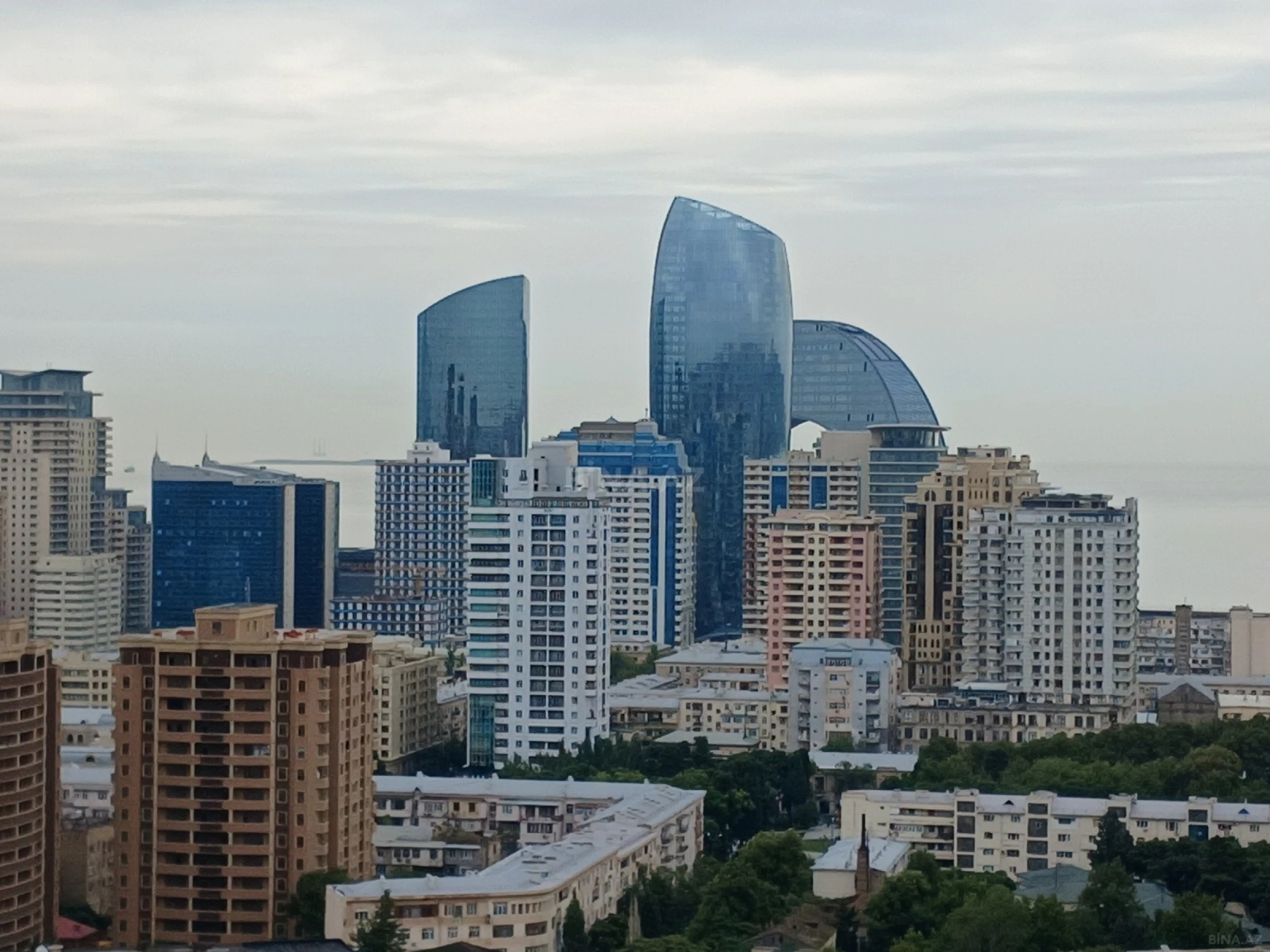 Satılır 2 otaqlı mənzil 85.5 m²