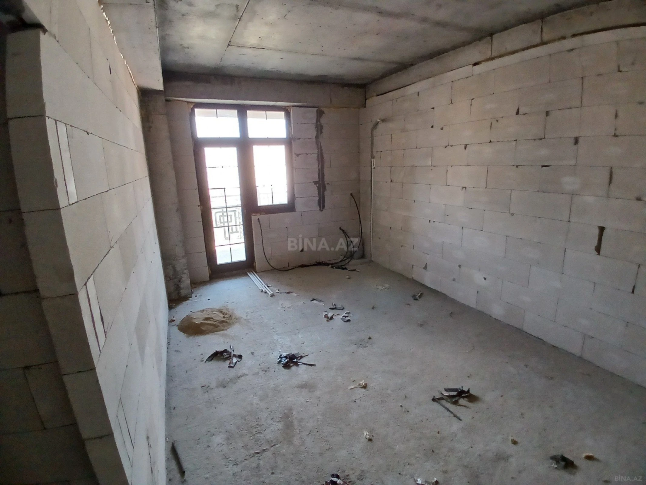 Satılır 2 otaqlı mənzil 85.5 m²