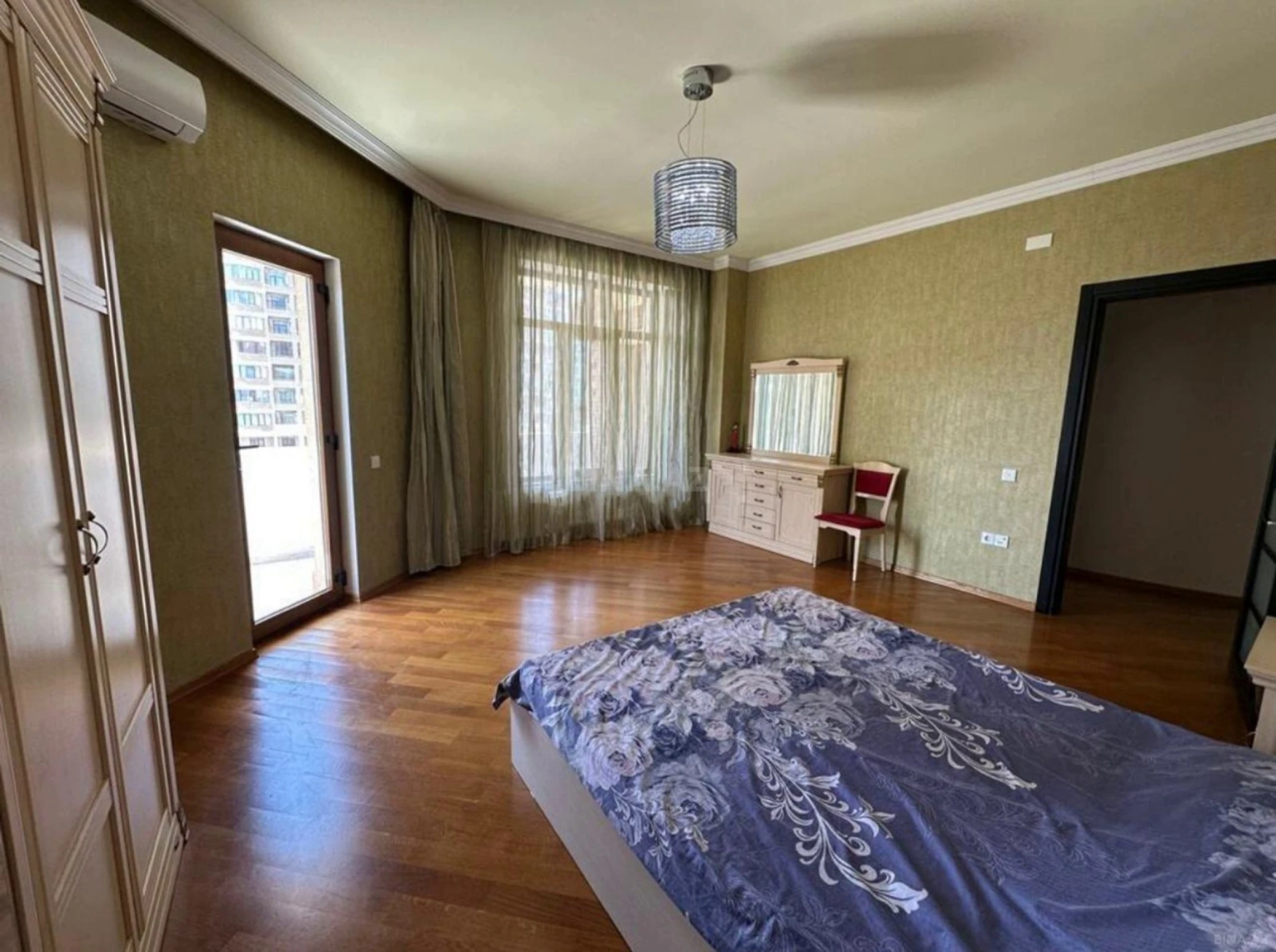 Kirayə verilir 3 otaqlı mənzil 120 m²