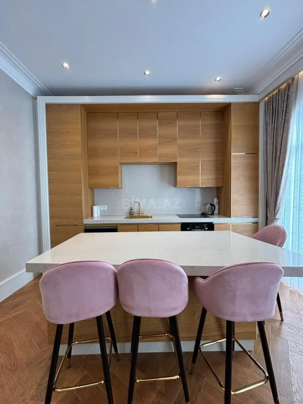 Kirayə verilir 3 otaqlı mənzil 115 m²