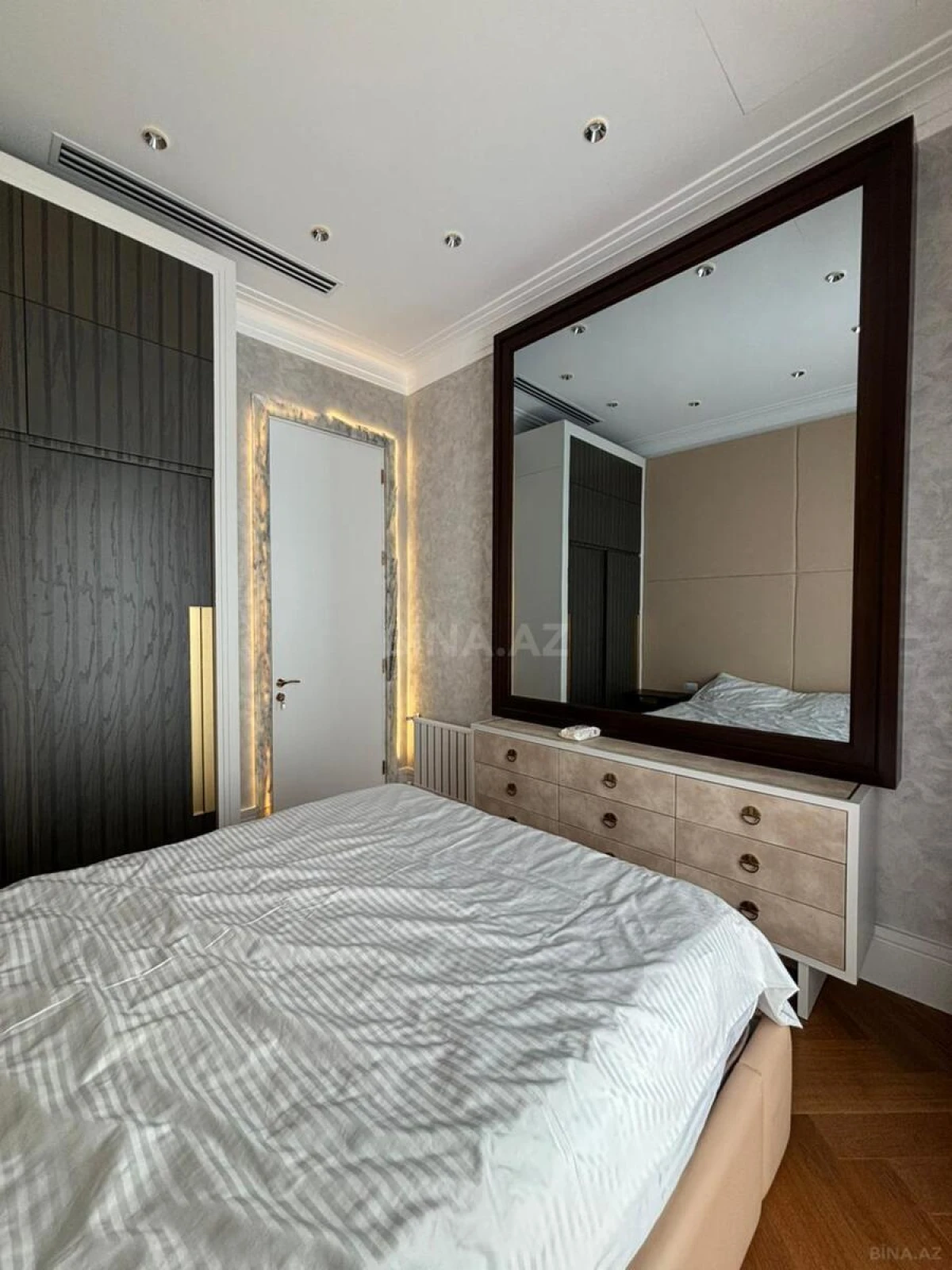 Kirayə verilir 3 otaqlı mənzil 115 m²