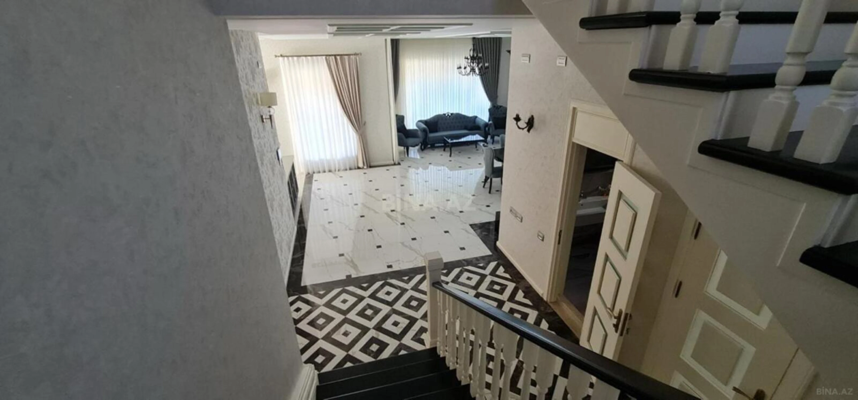 Kirayə verilir 5 otaqlı həyət evi 360 m²