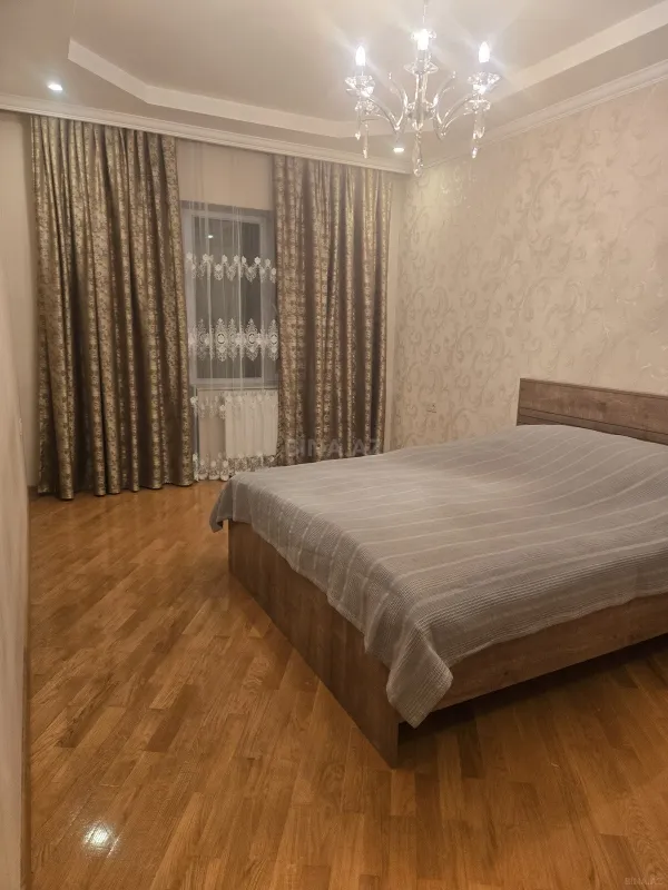 Satılır 4 otaqlı mənzil 120 m²