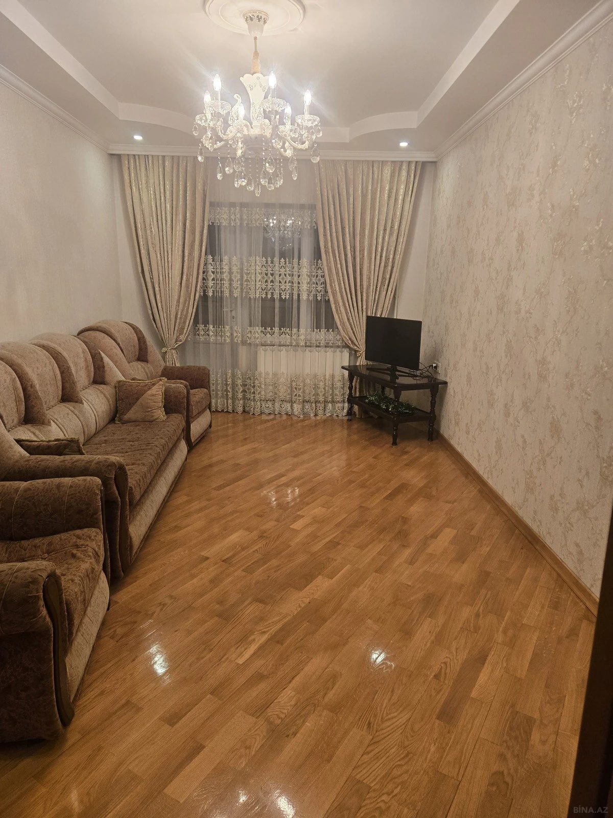 Satılır 4 otaqlı mənzil 120 m²