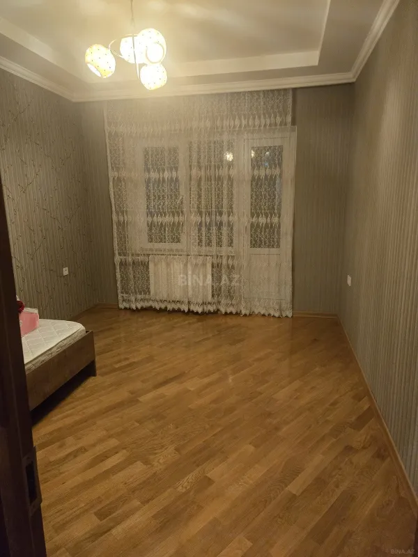 Satılır 4 otaqlı mənzil 120 m²