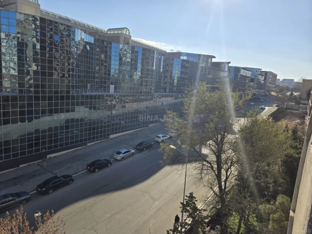 Satılır 4 otaqlı mənzil 120 m²