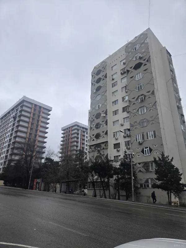 Satılır 4 otaqlı mənzil 120 m²
