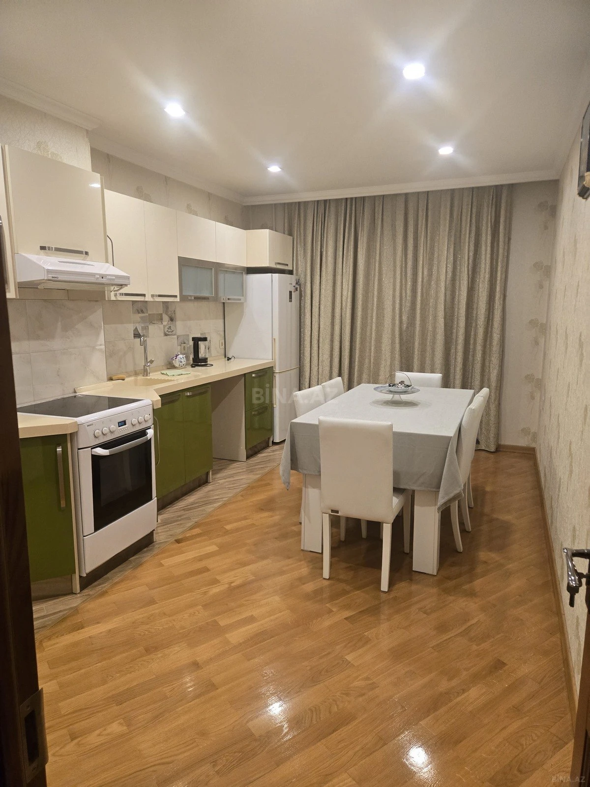 Satılır 4 otaqlı mənzil 120 m²