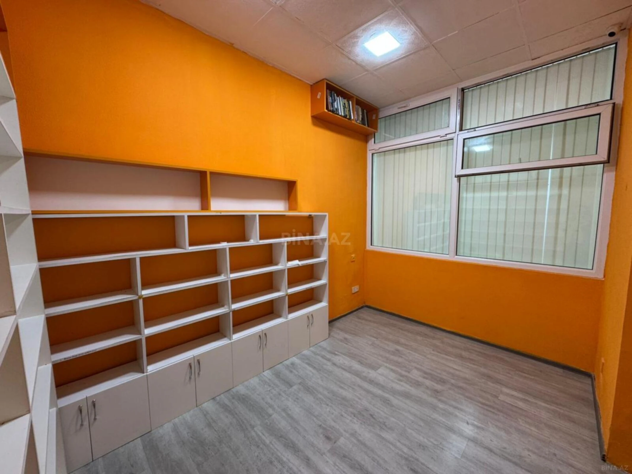 Kirayə verilir 4 otaqlı ofis 100 m²