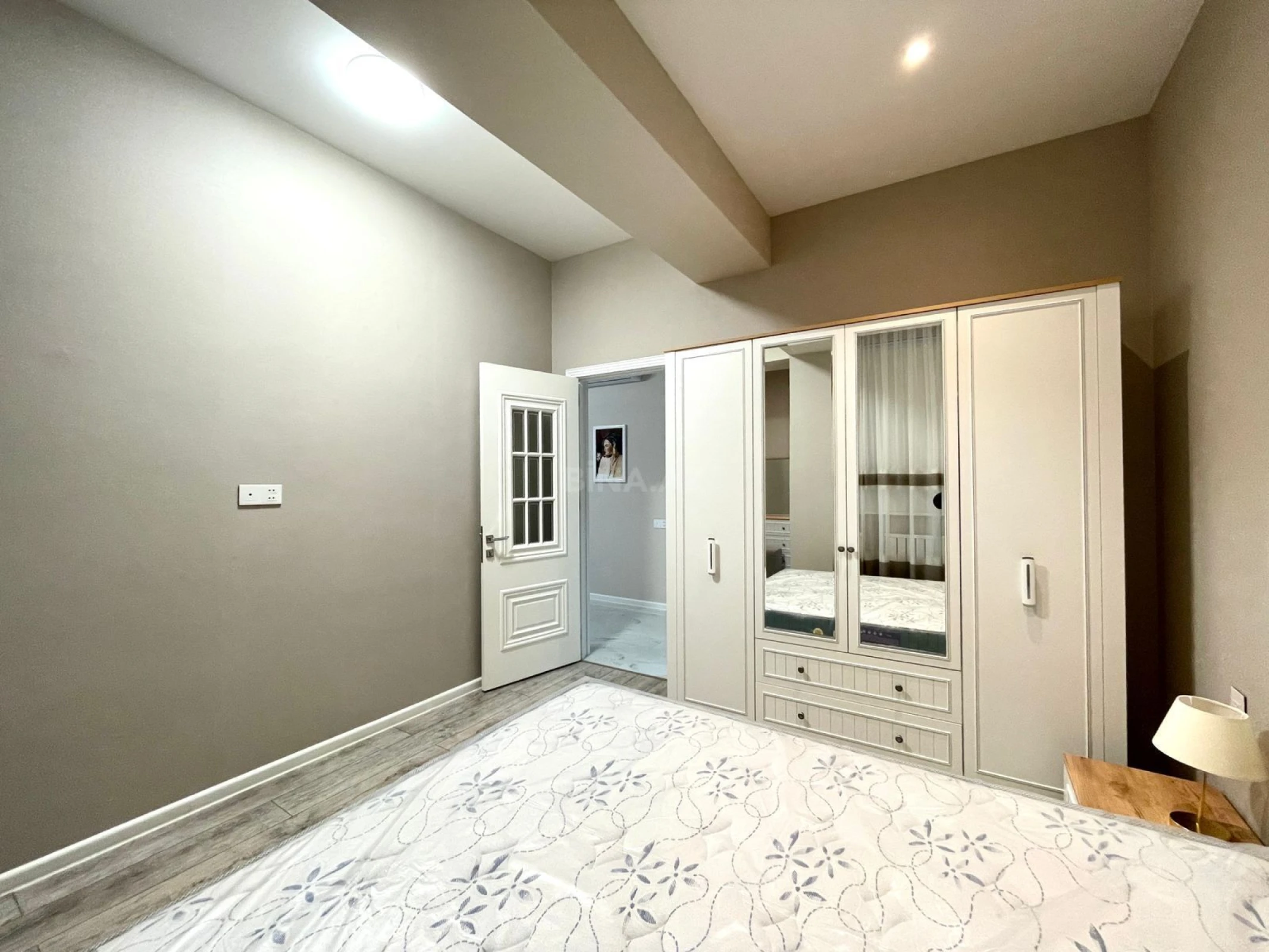 Kirayə verilir 2 otaqlı mənzil 60 m²