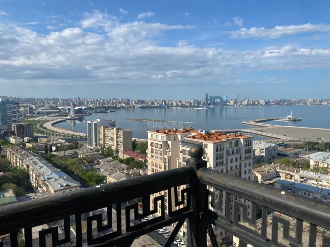 Satılır 3 otaqlı mənzil 152.5 m²
