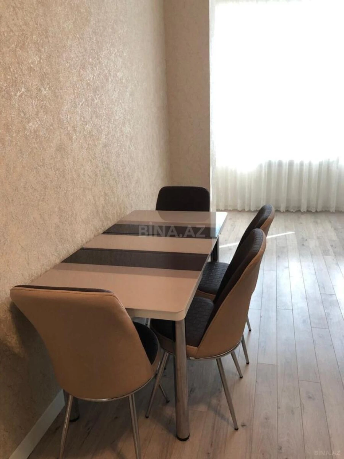 Kirayə verilir 3 otaqlı mənzil 160 m²