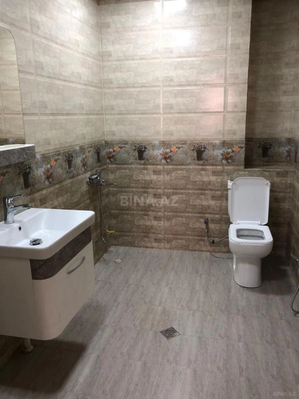 Kirayə verilir 3 otaqlı mənzil 160 m²