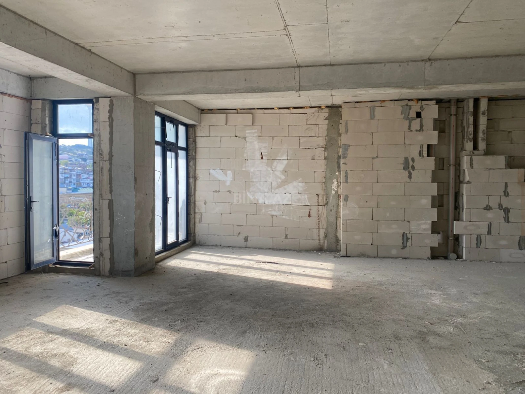 Satılır 4 otaqlı mənzil 178.5 m²