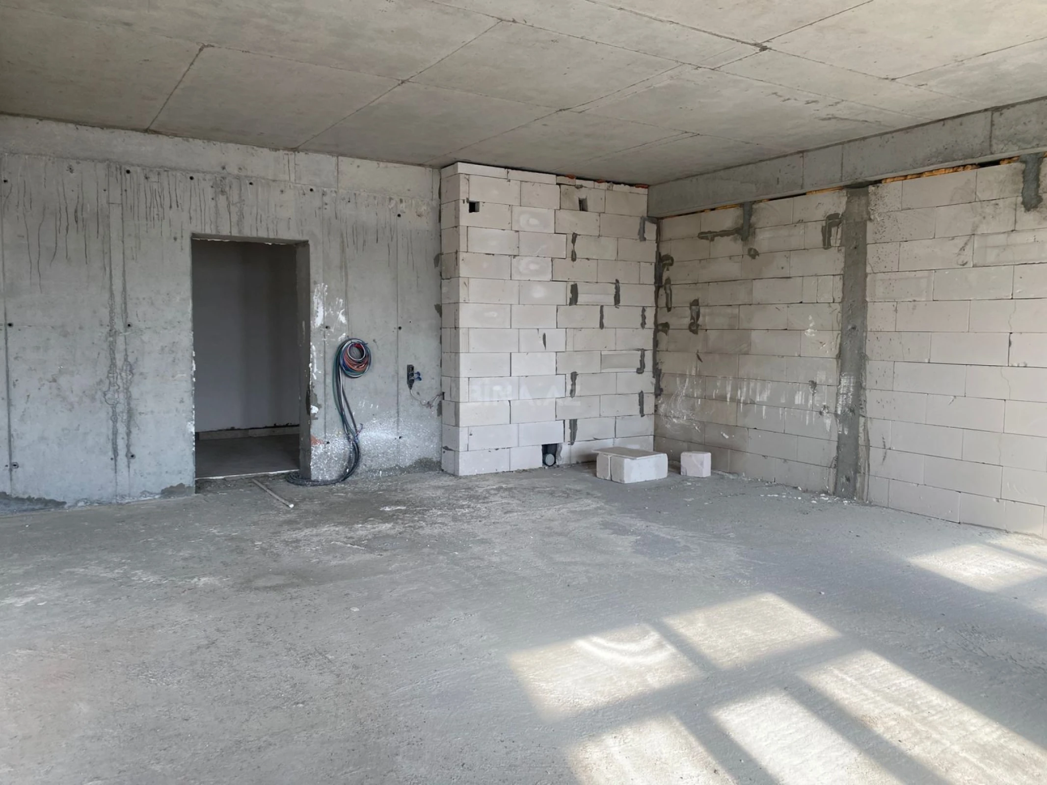 Satılır 4 otaqlı mənzil 178.5 m²