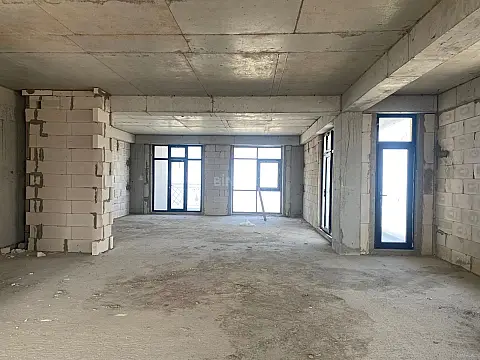 Satılır 4 otaqlı mənzil 178.5 m²