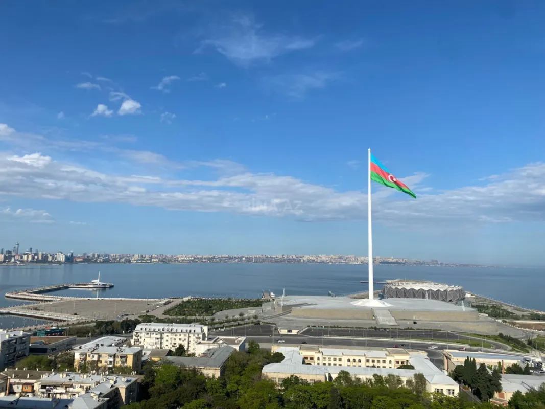 Satılır 4 otaqlı mənzil 178.5 m²