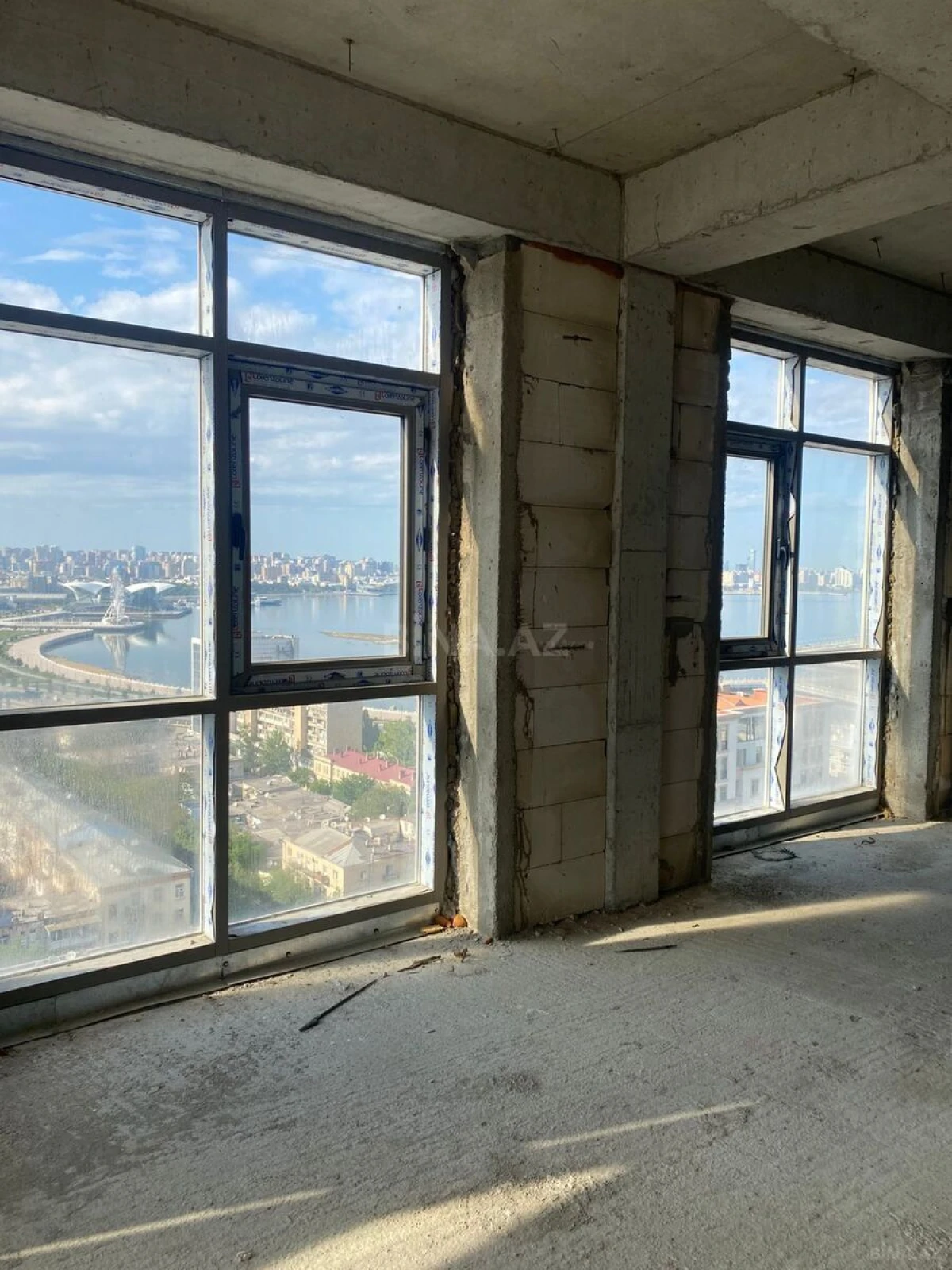 Satılır 4 otaqlı mənzil 178.5 m²