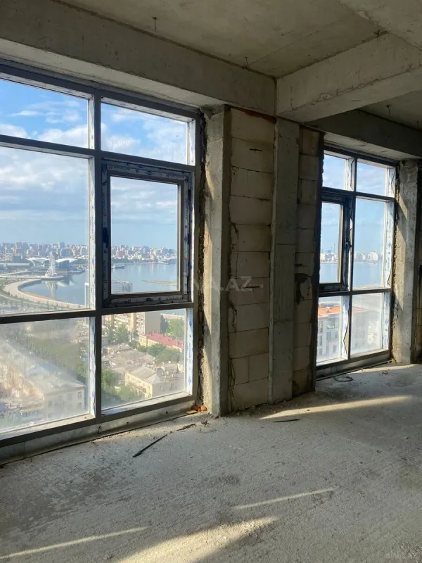 Satılır 4 otaqlı mənzil 178.5 m²