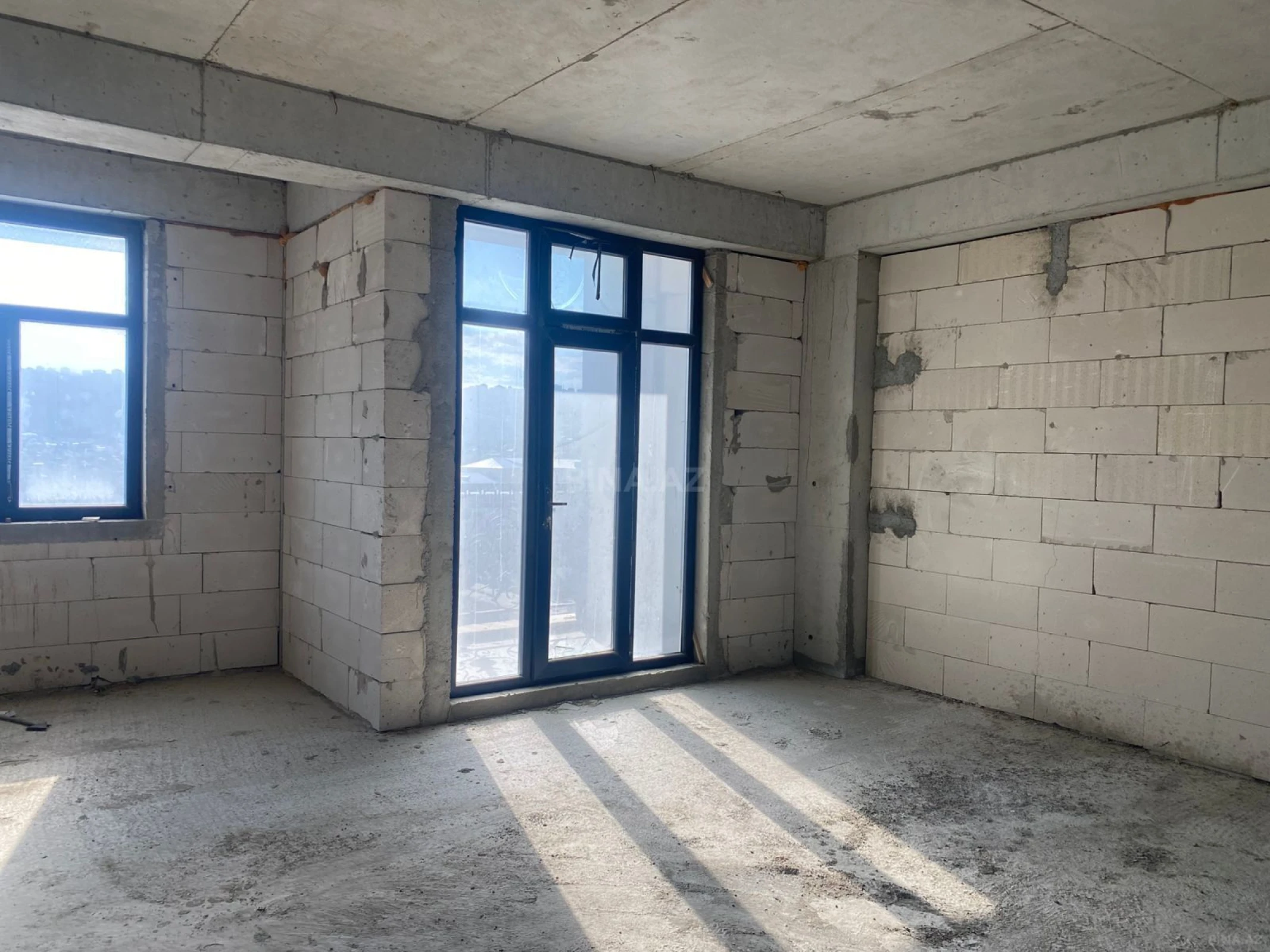 Satılır 4 otaqlı mənzil 178.5 m²