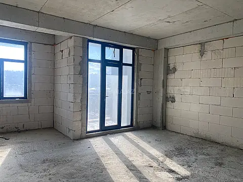 Satılır 4 otaqlı mənzil 178.5 m²
