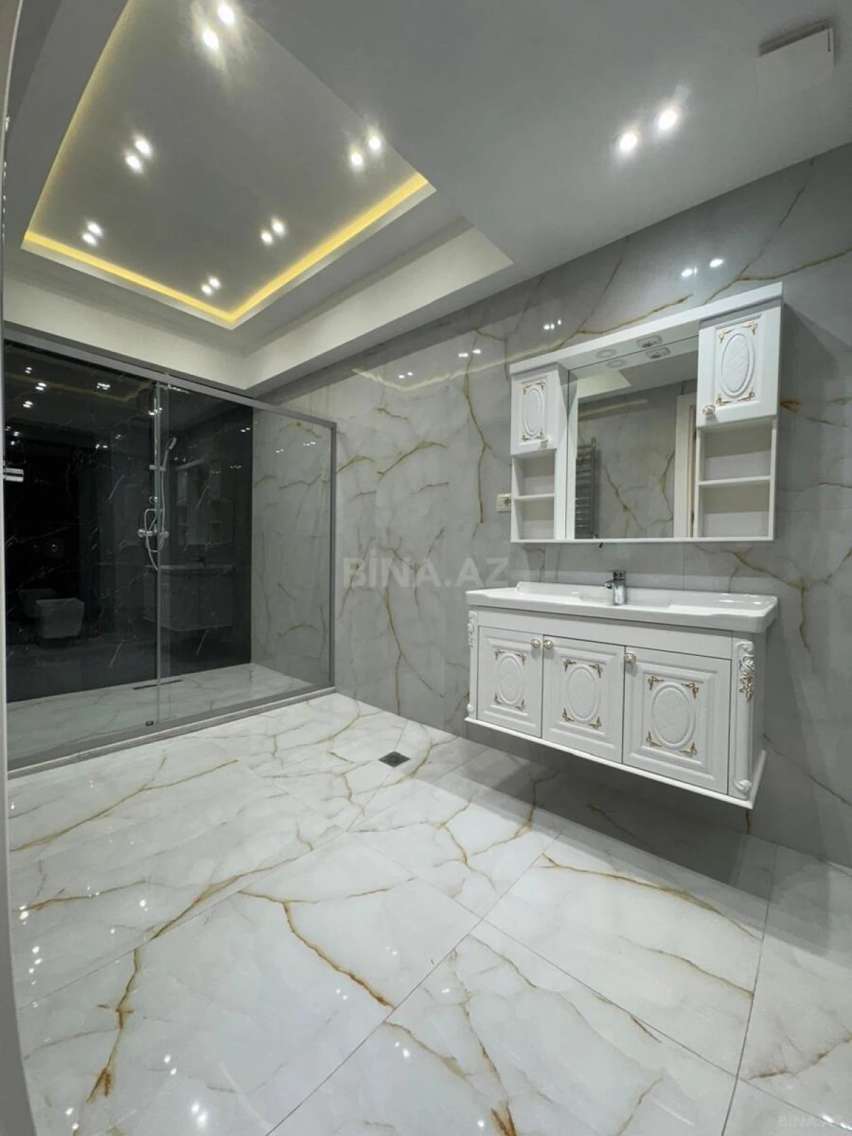 Satılır 4 otaqlı mənzil 220 m²