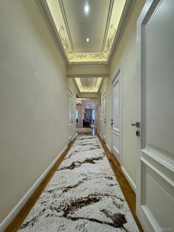 Satılır 4 otaqlı mənzil 220 m²