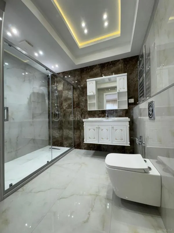 Satılır 4 otaqlı mənzil 220 m²