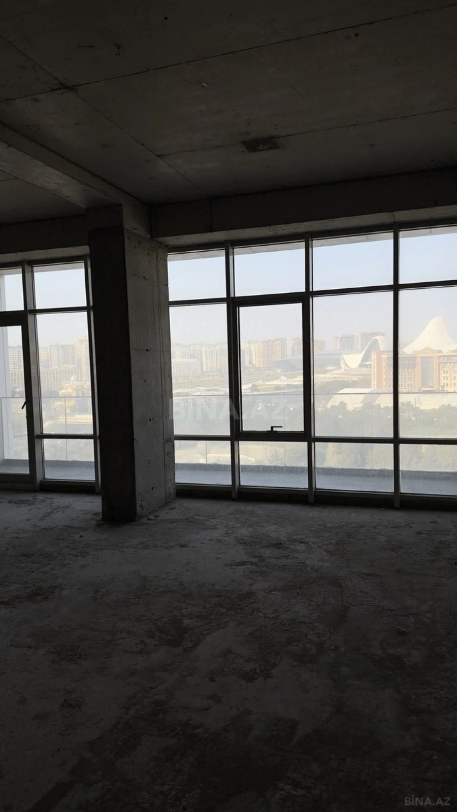 Satılır 3 otaqlı mənzil 140.6 m²