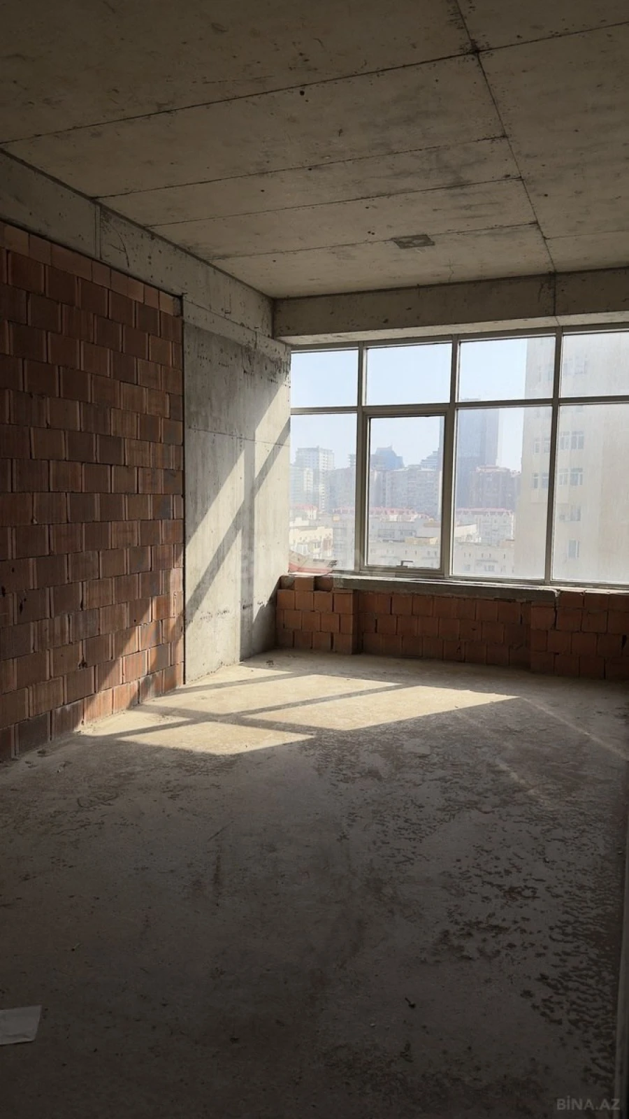 Satılır 3 otaqlı mənzil 140.6 m²