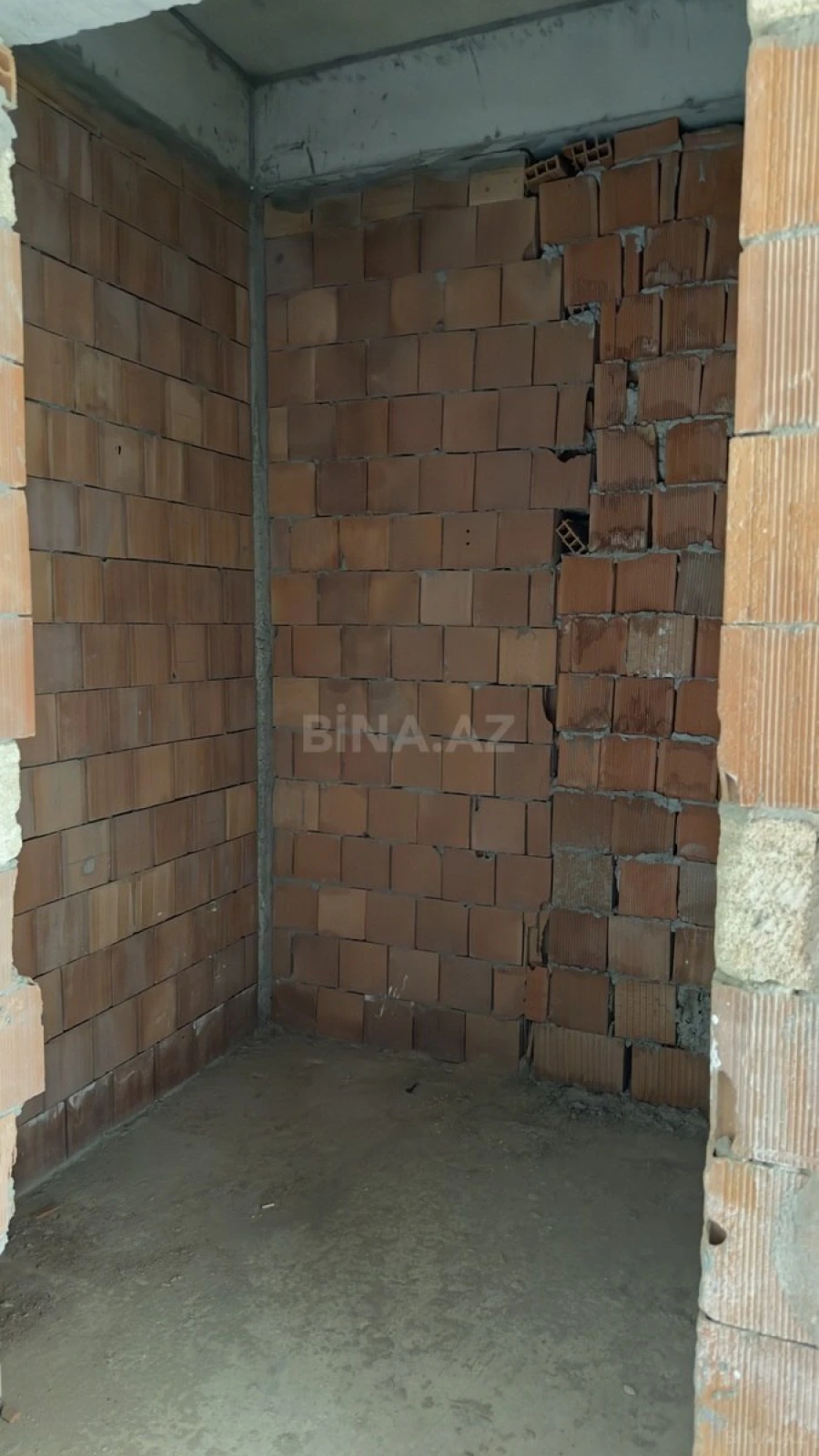 Satılır 3 otaqlı mənzil 140.6 m²