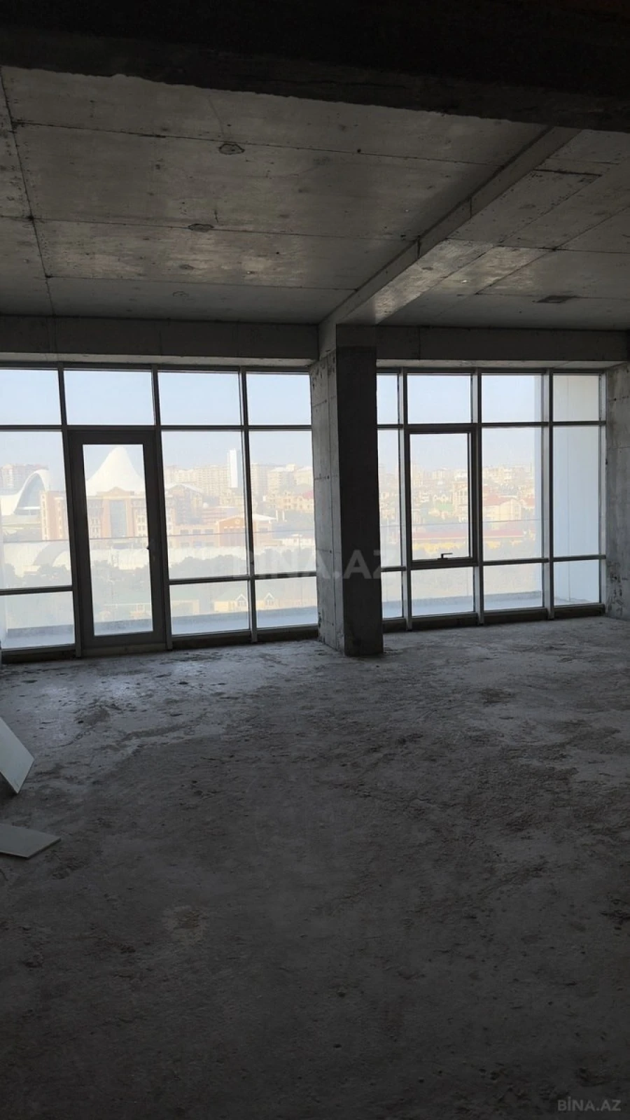 Satılır 3 otaqlı mənzil 140.6 m²