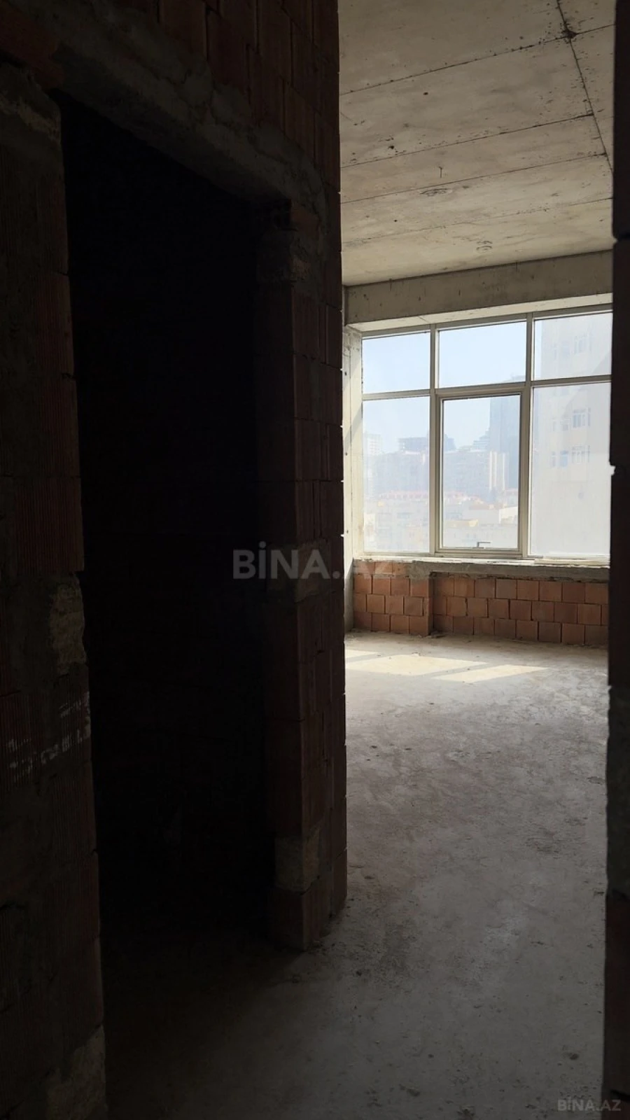 Satılır 3 otaqlı mənzil 140.6 m²