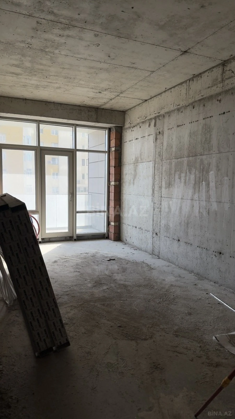 Satılır 3 otaqlı mənzil 140.6 m²