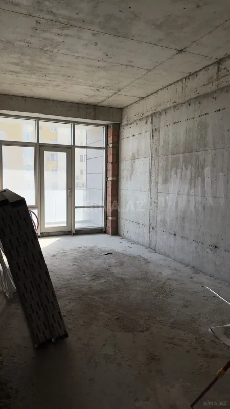 Satılır 3 otaqlı mənzil 140.6 m²