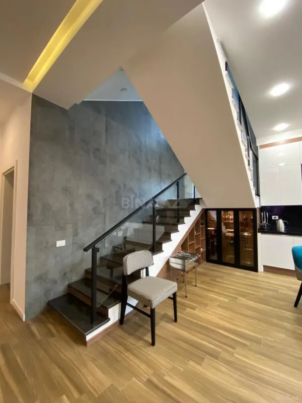 Kirayə verilir 5 otaqlı həyət evi 360 m²