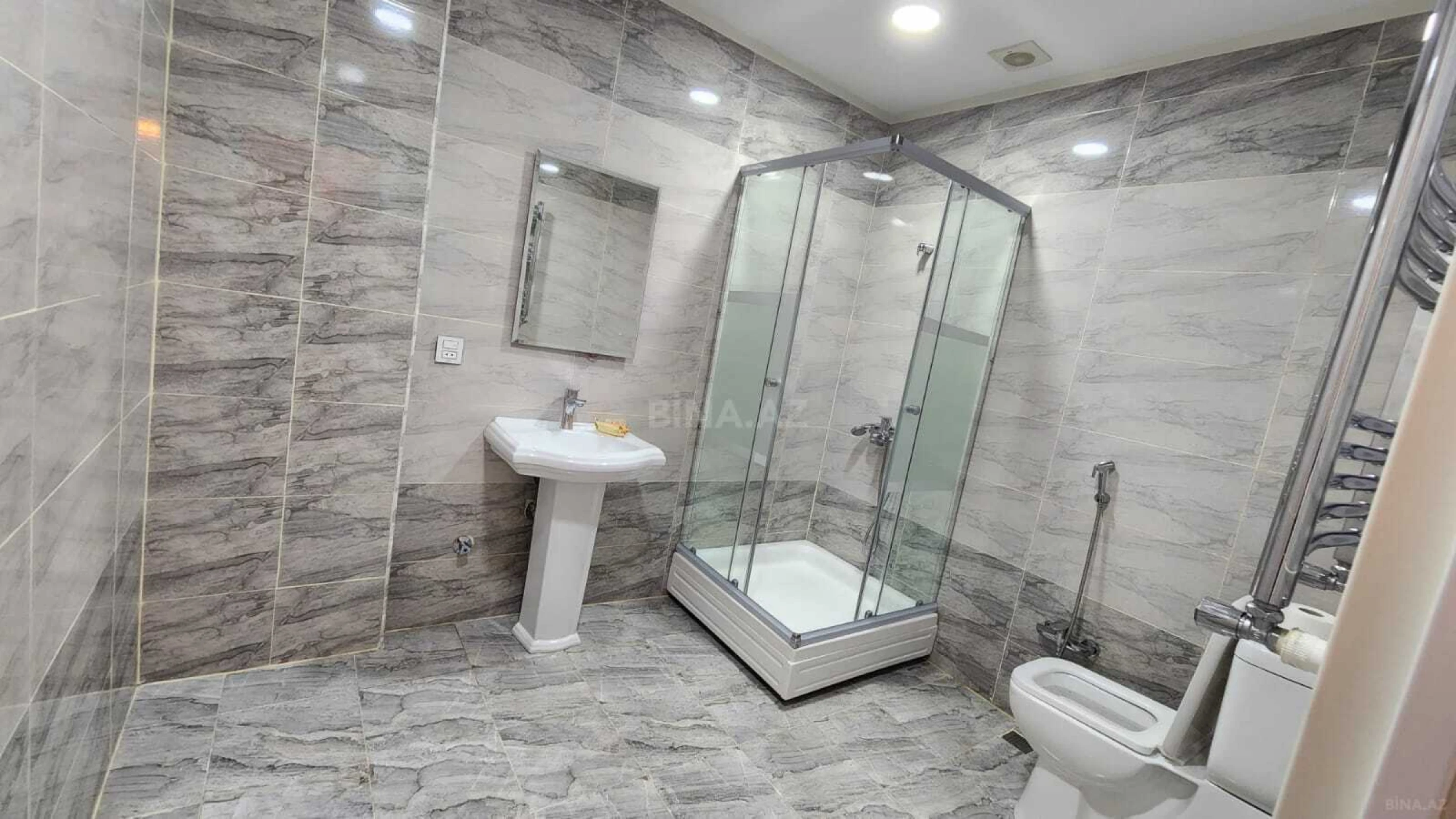Kirayə verilir 2 otaqlı mənzil 100 m²