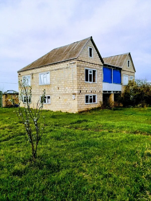 Satılır 4 otaqlı həyət evi 300 m²